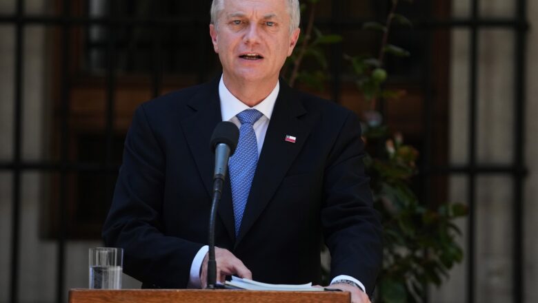 José Antonio Kast echa a dos de sus principales ministras y admite la necesidad de un cambio de rumbo en Chile