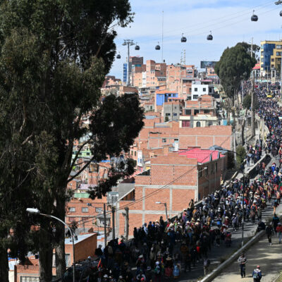 Incidentes, piquetes y caos en Bolivia por una marcha contra el presidente Rodrigo Paz